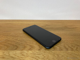 Apple iPhone 7 128GB Black - baterie 88% - 3