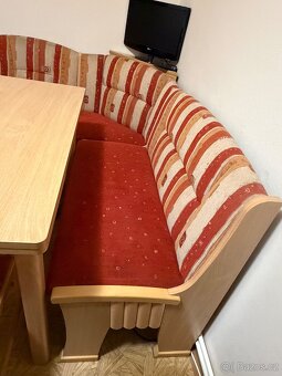 Rohová lavice, 2 židle, stůl - 3