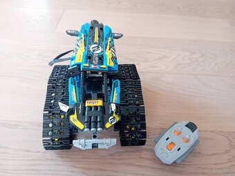 Lego Technic Kaskadérské auto na dálkové ovládání - 3