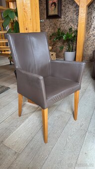 Jídelní set – dubový stůl + 4 kožené židle s područkami - 3