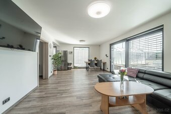 Prodej rodinného domu 261 m2, pozemek 1215 m2 v obci Tmaň - 3