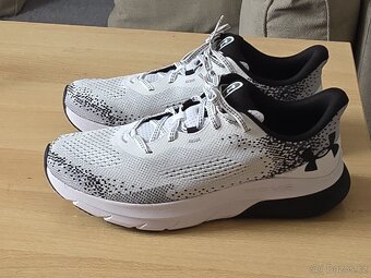 Boty Under Armour HOVR Turbulence 2 - 3