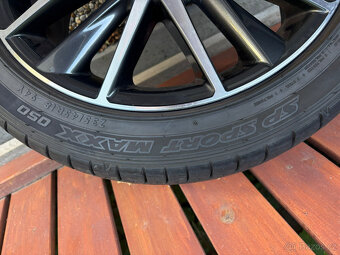 Toyota Camry, Dunlop 235/45 R18 - 3