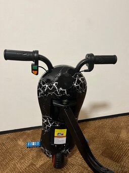 Driftovací elektrická tříkolka pro děti - 3