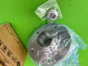 Ložisko předního kola T5. 7H0498611 - 3