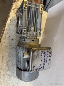 elektropřevodovka  9 ot./min - 3