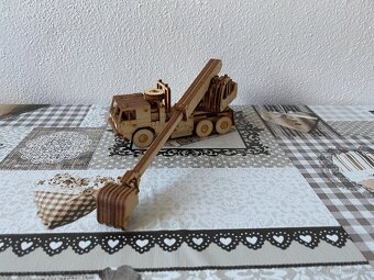 Nový dřevěný model TATRA 815-7 UDS - 3