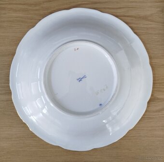 Porcelánový talíř „baroko růže“ – zkřížené meče, 1970–80 - 3