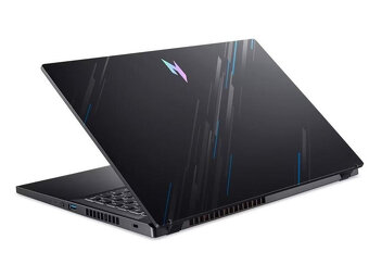 Herni / verze s W11 a s RTX 4050 Acer Nitro v15 - 3