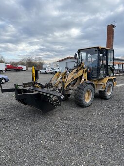 Prodám Caterpillar 906 - 3