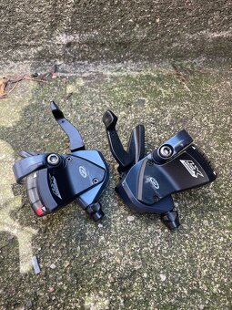 Řadící páčky Shimano Deore LX M570 3x9 - 3