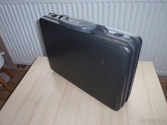 PEVNÝ PLASTOVÝ KUFR - TŘEBA NA NOTEBOOK - 3