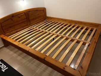 Masivní borovicová manželská postel + matrace zdarma - 3