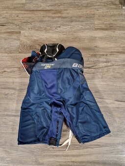 Prodám Hokejové kalhoty Bauer Supreme 2S, velikost Junior M - 3