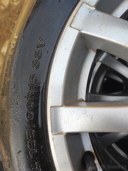 Prodám ALU kola s krásnými letní pneu na Toyotu - 3
