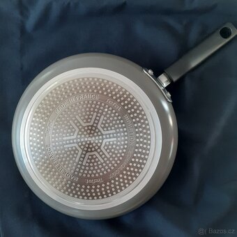 smažící pánvička s keramickým povrchem - "TEFAL" - nová - 3