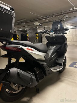 Aprilia SR GT 125 - Praha - Garážované - 3