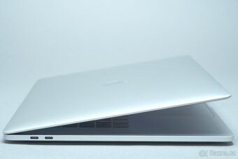 ZÁRUKA/Macbook Pro 15.4" TB/I7 2.6GHZ/16GB RAM/512GB SSD/CZ - 3