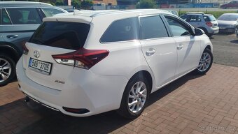 Toyota Auris 1.6 vvti. Rok 2015 - 3