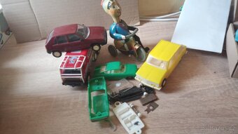 Mix hraček plus vraky - 3