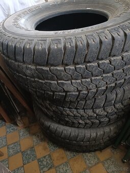 Pneu  305/70R16 - 3