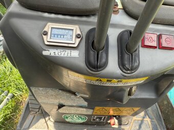 Minibagr Yanmar 09 - 3