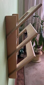 Polička na tiskoviny - 3