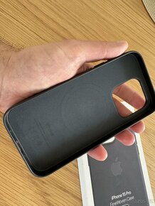 Apple Kryt pro Apple iPhone 15 Pro FineWoven MagSafe černý - 3