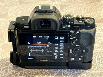 Sony Alpha A7 + grip + příslušensví - 3