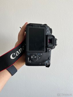 Canon 77D - 3