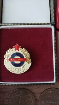 Prodám pamětní medaile 8ks - 3