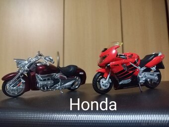 Modely motorek 1:18 Maisto - 3