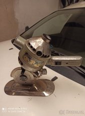 Stará elektrická řezačka na koberce, řezačka koberců - 3