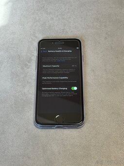 📱 iPhone 8 (prasklé zadní sklo) ✨ 64 GB - 3