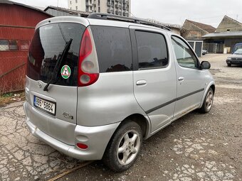 Toyota Yaris Verso 1.3 - 3