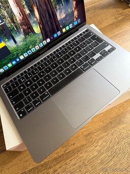 Macbook AIR (2025) - 3