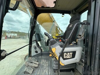 Pásový bagr CAT 320, rok výroby 2019, 8.344 motohodin - 3