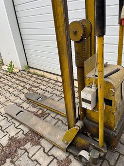 Prodám vysokozdvižný ruční elektrický vozík - 3