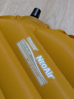 Tmavě žlutá nafukovací karimatka Thermarest Neoair XLITE - 3