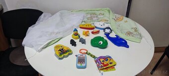 Moskytiéra na kočárek a hračky pro miminko - 3