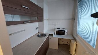 Pronájem bytu 1+kk HK - 3