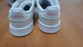 Bílé dívčí ADIDAS vel: 23 - 3