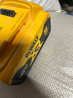 Akumulátor Dewalt 18V 5Ah - 3