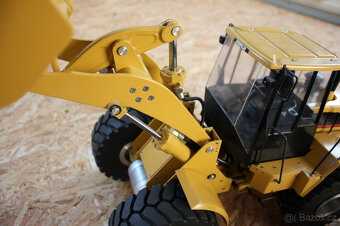 Kolový nakladač Wedico Cat 966G RC - 3