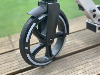 Koloběžka s odpružením a ruční brzdou Big Wheel - nová - 3