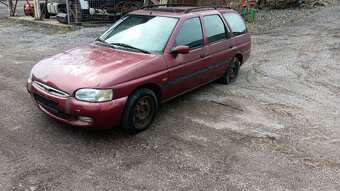 Ford Escort na náhradní díly, výřez karoserie - 3