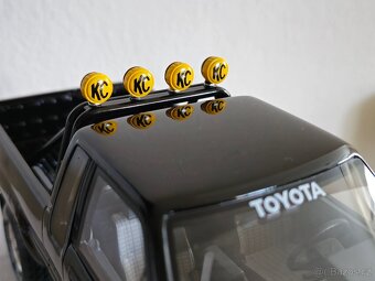 Toyota Hilux McFly 1:18 Ottomobile - 3