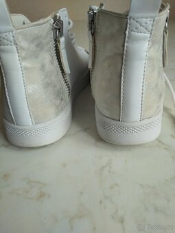 Dámské kožené bílé kotníkové boty Baťa 38 - 3