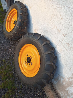 Prodám kola 6/16 se šípovým vzorem na malotraktor. - 3