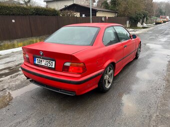 BMW E36 318is coupe - 3